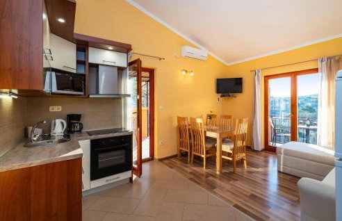Cozy Apartment In Modric With Wifi - Photo 6