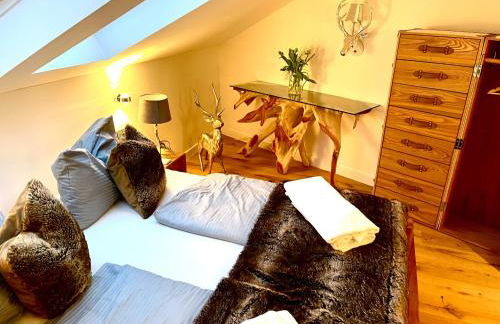 stylische Alpenlounge mit Pool, Blockhaus-Sauna und Jacuzzi für bis zu 12 Personen - Foto 11