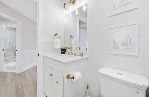 Elegant Updated Oceanfront Home with Pool & Hot Tub - Photo 76