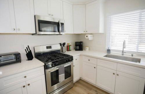 2 private masters, new beds & furniture, sleeps 12 - Photo 13