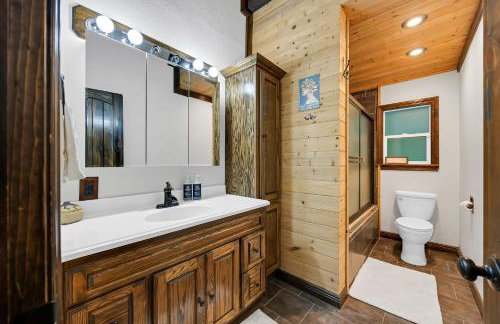 Chalet Seraphina - Cozy Pet Friendly Hot tub - Photo 30