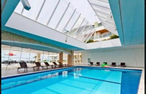 Praia do Santinho, de frente para mar - Foto 22