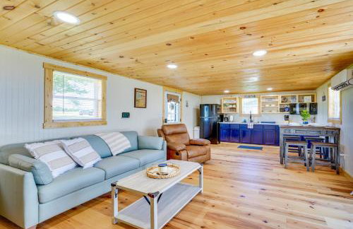 Yard with Lake View Home Near Table Rock Lake! - Foto 2