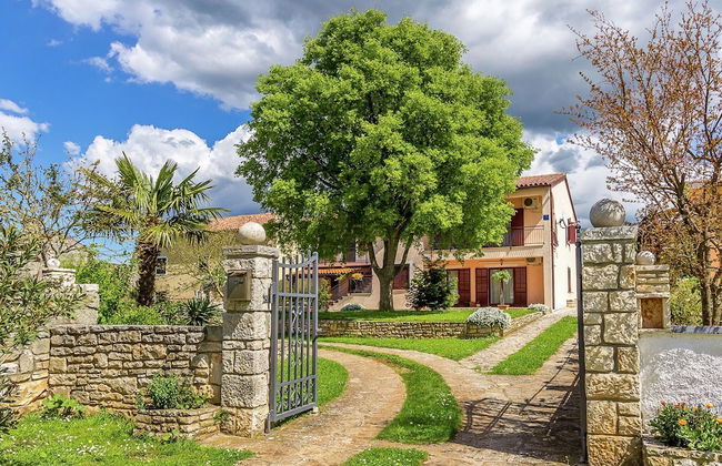 Apartment in Gajana With Mini Football Field - Foto 16