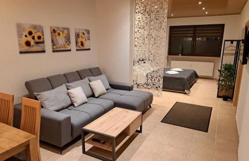 Sonnen 1 - Erdgeschoss-Wohnung mit Arbeitszimmer und Parkplatz - Foto 1