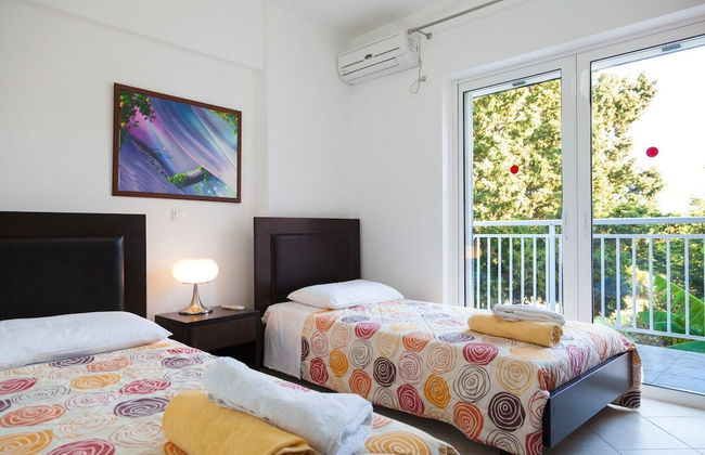 Villa Cherry Large Private Pool Walk to Beach Sea Views A C Wifi Car Not Required - 2180 - Foto 12