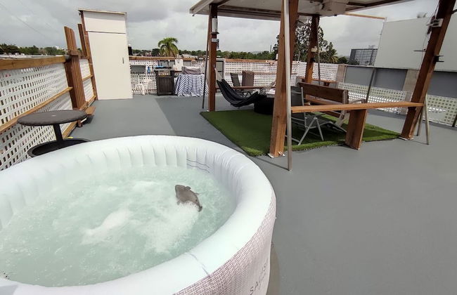 Cozy and Modern Apartment Black & White With Jacuzzi on Terrace - Photo 1