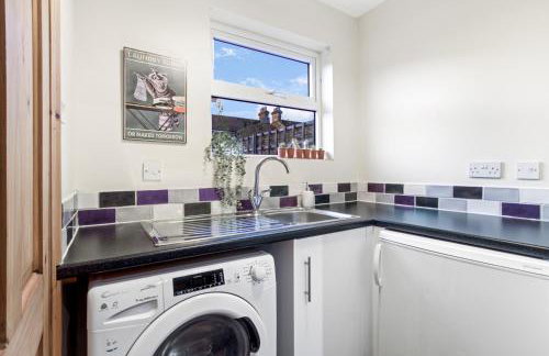 Home Away I 3BR Comfort Suite I Private Courtyard I Super Fast Wi-Fi I Free Parking - Foto 9