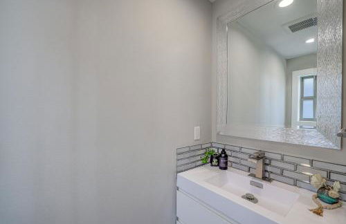 Sleek Ferndale Home with Ocean and Mountain Views! - Photo 21