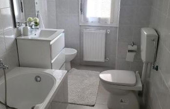 Intero Appartamento con Parcheggio Gratuito - Foto 45