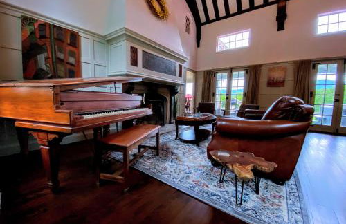 WOW New Spectacular Franconia Home - history - views - fire pit - hot tub - pool - grandeur - MUST SEE - Foto 3