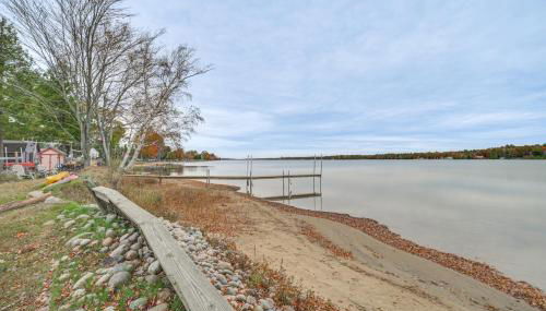 Lakefront Home with Deck and Dock in Oscoda Twp! - Foto 3