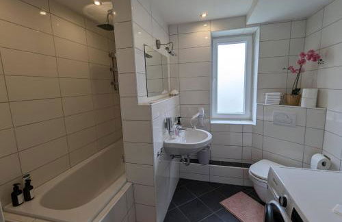 Moderne Ferienwohnung für bis zu 6 Personen - Netflix, PS4, Zentrumsnähe und mehr in Celle - Foto 7