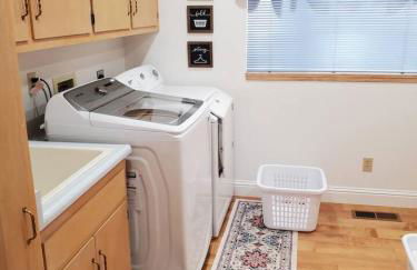 Grass Valley Oasis - Spacious Family Retreat Near Rollins Lake - Photo 12