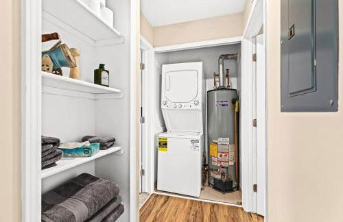 New! Modern Upper Flat near Downtown Roseville - Foto 27