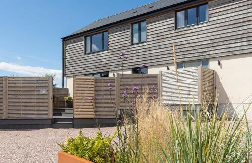 The Farmhouse - Photo 2