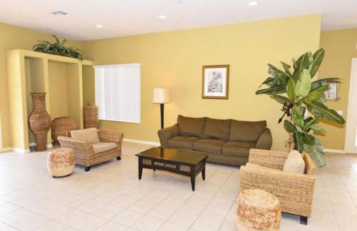 Lovely Lakeside 4-Bed Pool Home at Villa Sol-3125 - Foto 45