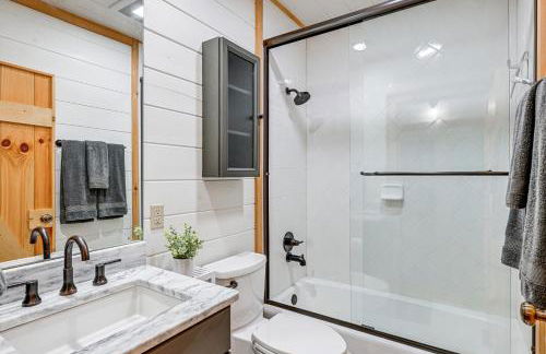 Deck, Fire Pit and Game Room! Wooded Cashiers Escape - Foto 20