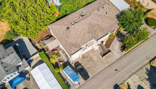 6 bedrooms, Walking distance to airport - Photo 3