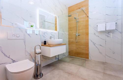 Villa Flora with a 53 sqm private pool with Cinema room with projector and 4 en-suite bedrooms - Foto 33