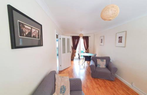 Friars Walk houses with 2 bedrooms, 2 bathrooms, fast Wi-Fi and private parking - Photo 8