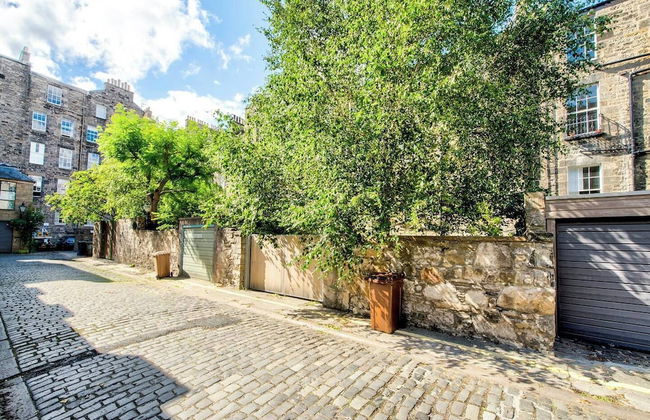 JOIVY Quiet Mews Apartment in New Town - Photo 46