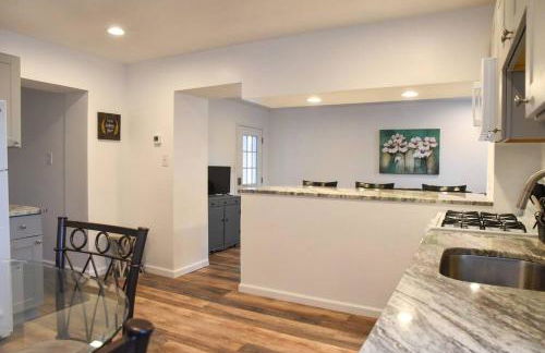 Perfect Mount Washington Home Walkable w Parking - Foto 12