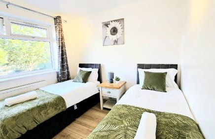 Cosy and spacious Home -Free parking, Free WiFi- sleeps 5 by FINNA Properties Ltd - Foto 34
