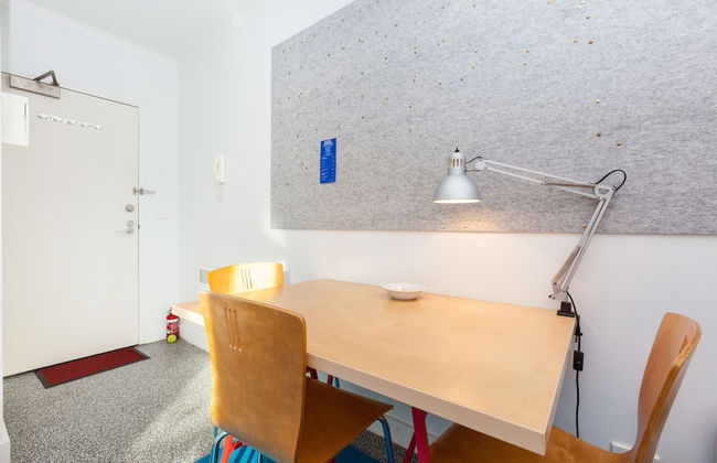 HENRIETTA, Carlton Studio Apartment - Photo 8