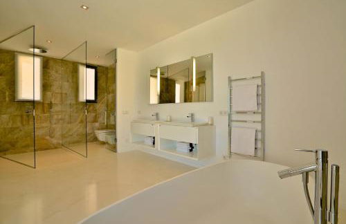 Serene Escape: Seaside Villa in Ibiza, 1001 - Foto 36