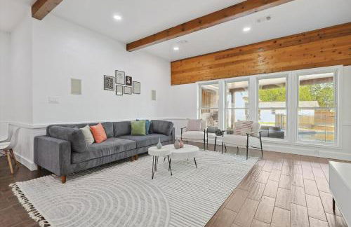 Gorgeous 4BR Holiday Home with Huge Yard and Pool - Foto 4