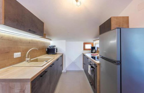 Beautiful Apartment In Cabrunici - Foto 8