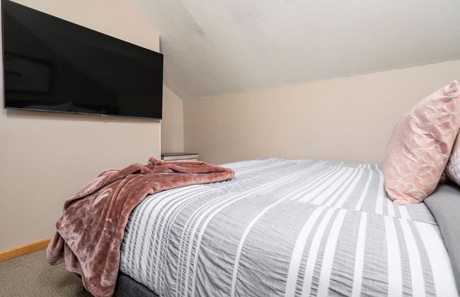 CENTRALLY Located 3-Br Home | TRUE Ski In/Out | FREE access to Pools & Hot Tubs - Foto 5