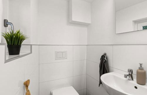 MOLA Apartments-Ferienwohnung für 5 Personen-separater Eingang-Gratis Parkplatz-Terrasse-Grill-Highspeed WLAN-auch für Langzeit geeignet - Foto 25