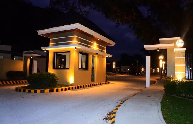 Aurora Villas and Cabin Resort - Photo 35