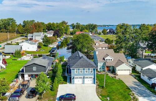 Sleek Getaway on Lake Wawasee with Private Dock! - Foto 40