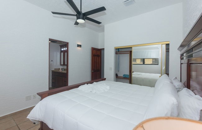 Pineapple Villa 442 2 Bedroom Condo by RedAwning - Foto 3