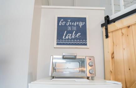 Sister Lake Cottages - Unit 1 - Photo 7