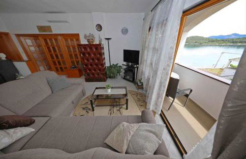 Apartments in Mali Iz - Insel Iz 53386 - Foto 1