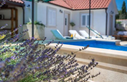 Holiday home krika -Three Bedroom Home with heated Pool and Jacuzzi - Foto 50