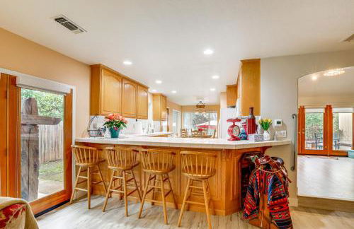 Hot Tub and Huge Patio Home 5 Mi to Old Town Auburn - Foto 9