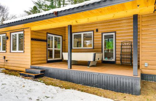 Porch and 1-Acre Yard White Mountains Hideaway - Foto 22