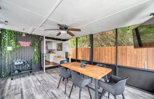 Close to downtown& beach- pool, porch, fenced yard - Foto 18