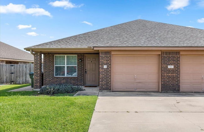 Spacious 3BR Home in Amazing Location - Photo 55