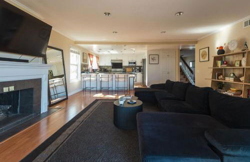 Beautiful Monterey Park Home With a View, Backyard and BBQ - Foto 27