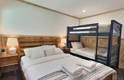 Alpine Chalet Grill, Fire pit, Pool, Gym, CornHole - Photo 26