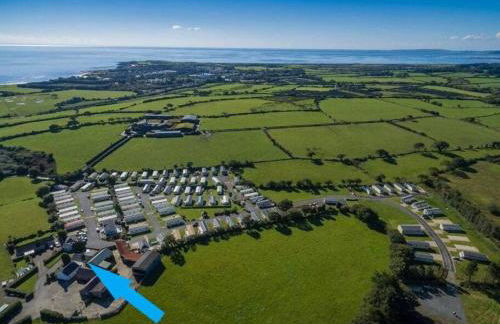 Family stay by the beach - Photo 16