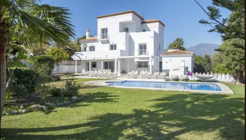 Elegant Villa Retreat with Lush Gardens - Foto 3