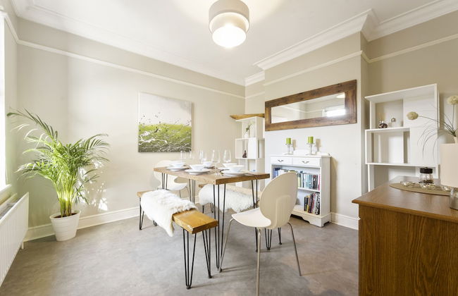 Family Friendly 3BR House w garden BBQ - Foto 1