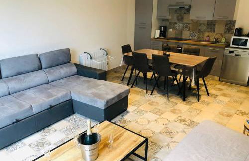 Chalet authentique à Clermont-Créans avec piscine partagée - Photo 8